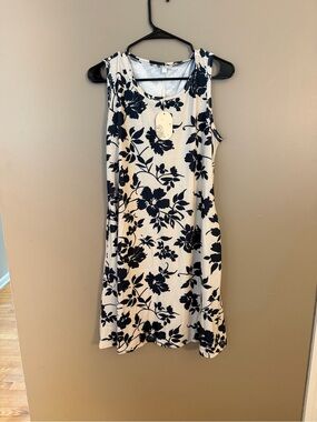 Sleeveless Floral Swing Dress in Navy and White